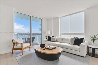 1900 N Bayshore Dr, Unit 2003 in Miami, FL - Foto de edificio - Building Photo