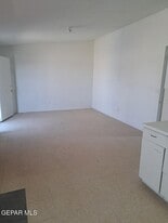 623 NE Davis St in Fabens, TX - Building Photo