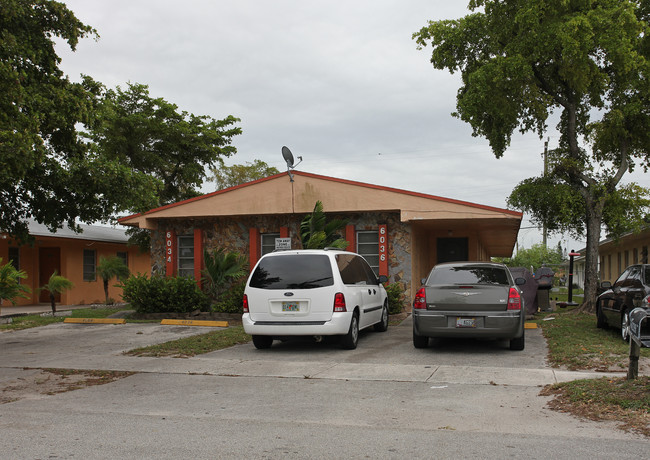 6034-6036 Buchanan St in Hollywood, FL - Foto de edificio - Building Photo