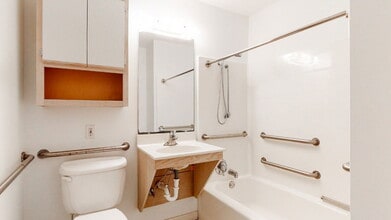 334 Brownlea Dr, Unit 6g in Greenville, NC - Foto de edificio - Building Photo