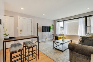 7425 N Sheridan Rd in Chicago, IL - Building Photo