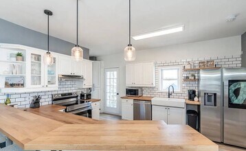 5 Brule St in Penetanguishene, ON - Building Photo - Building Photo