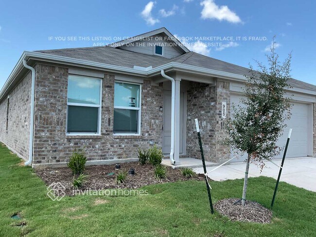 905 Carrick Dr in Ennis, TX - Foto de edificio - Building Photo