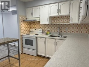 1537 Dundas St W in Toronto, ON - Building Photo - Building Photo