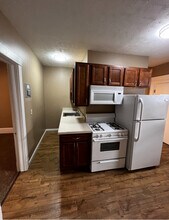 C Roberto Crossing in Cleveland, OH - Building Photo - Building Photo