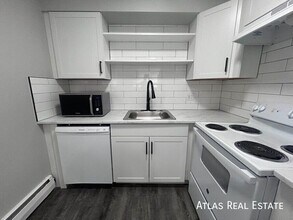 551 S Fairfax St in Glendale, CO - Foto de edificio - Building Photo