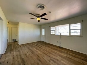 1101 S 15th St in Lamesa, TX - Building Photo - Building Photo