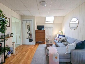 20 Mossland St, Unit 3 in Somerville, MA - Foto de edificio - Building Photo
