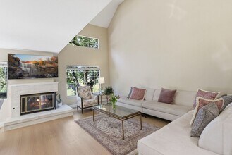 121 Haslemere Ct in Lafayette, CA - Building Photo - Building Photo