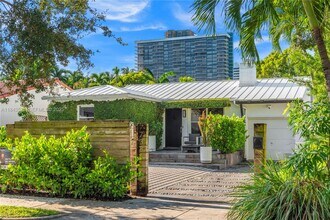 738 NE 72nd Terrace in Miami, FL - Building Photo - Building Photo