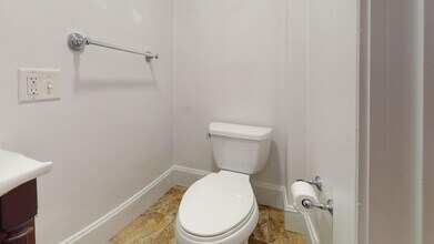 10 Cherokee St, Unit 10 Cherokee St #1 in Boston, MA - Foto de edificio - Building Photo