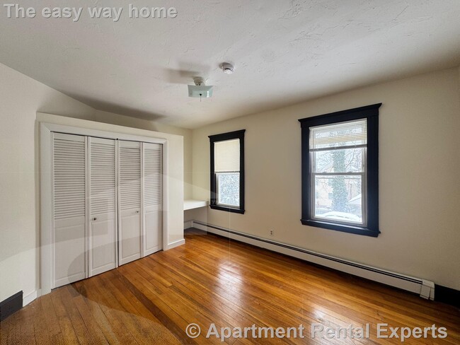 38 Linden Ave, Unit 2 in Somerville, MA - Foto de edificio - Building Photo