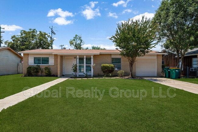 property at 121 Rosewood Dr