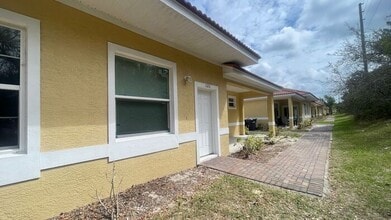 1601 Cumin Dr in Poinciana, FL - Foto de edificio - Building Photo