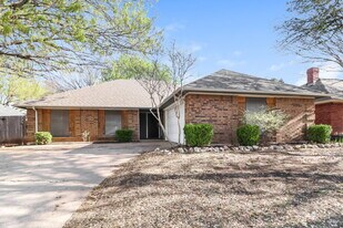 4900 Barberry Dr in Fort Worth, TX - Building Photo