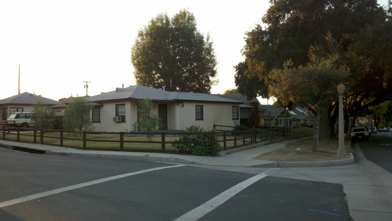 613 W 9th St in Corona, CA - Building Photo