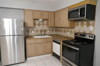 7301 Cook Rd in Houston, TX - Building Photo - Building Photo