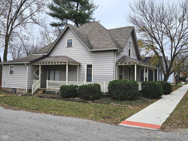 408 S Main St in Whitestown, IN - Building Photo - Building Photo