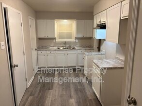 3400 Hallbrook St in Memphis, TN - Building Photo - Building Photo