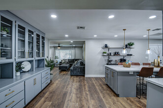8325 E Granada Rd in Scottsdale, AZ - Foto de edificio - Building Photo