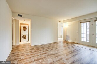 20212 Shipley Terrace in Germantown, MD - Building Photo - Building Photo