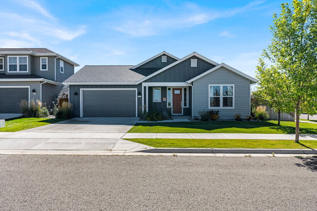 1516 Wild Bill Way in Belgrade, MT - Building Photo