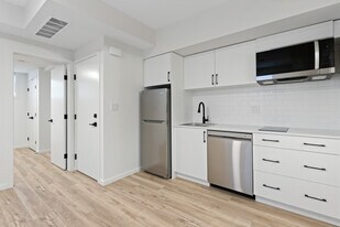 11508-11587 87 St NW in Edmonton, AB - Building Photo