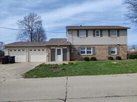 61 Edwards Ave in Florence, KY - Building Photo