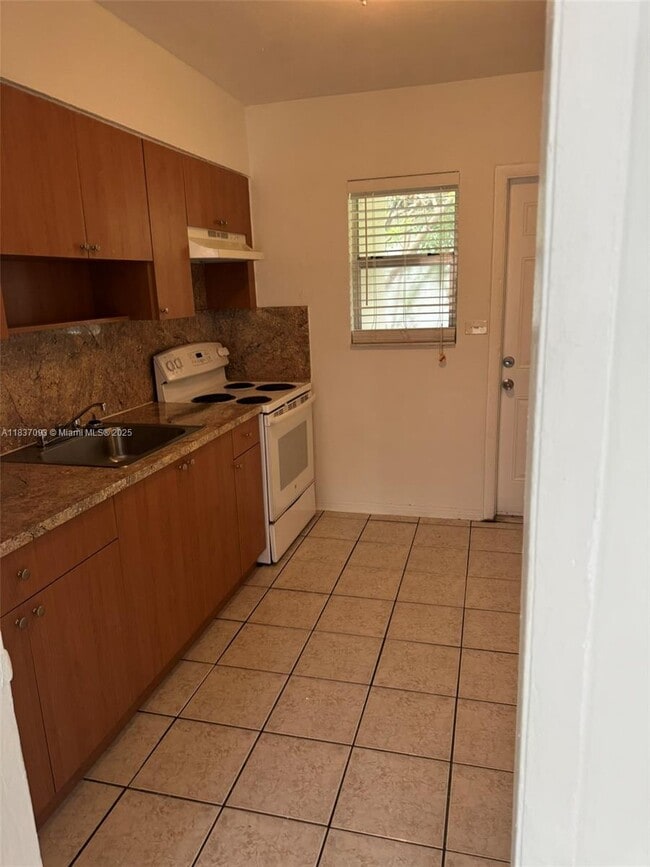1857 NW 43rd St in Miami, FL - Building Photo - Building Photo