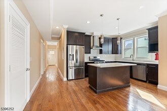 57 Elm St in Montclair, NJ - Foto de edificio - Building Photo