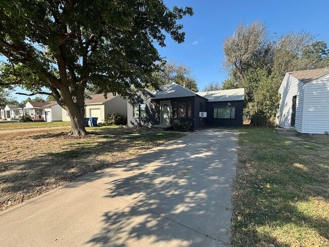 property at 730 N 14th St