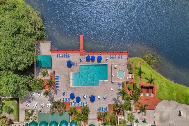 property at 9480 Poinciana Pl