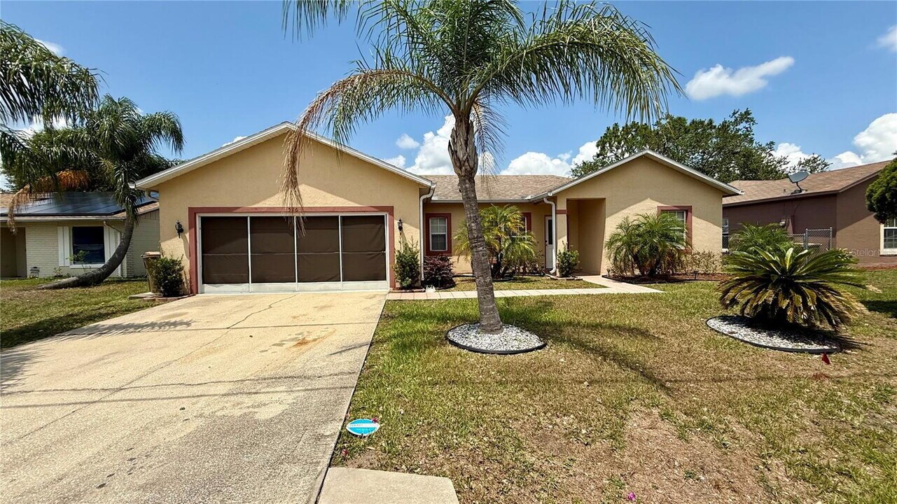 526 Maricopa Dr in Kissimmee, FL - Building Photo