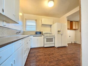433 S Richmond Rd in Ridgecrest, CA - Building Photo - Building Photo