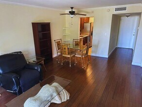 2350 NE 135th St in North Miami, FL - Building Photo - Building Photo