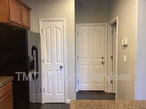 530 Candela Cir in Sacramento, CA - Building Photo - Building Photo