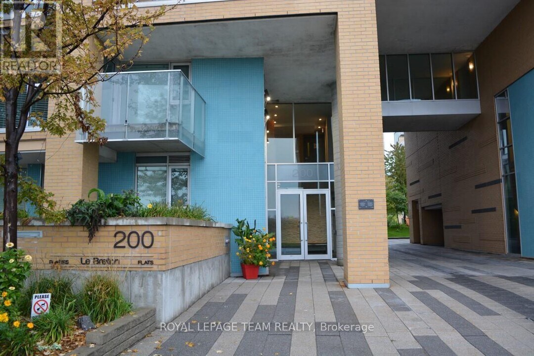 200 Lett St in Ottawa, ON - Building Photo