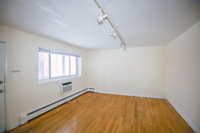 945 W Wellington Ave in Chicago, IL - Building Photo - Building Photo