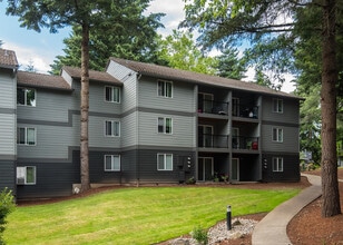 Martinazzi Village in Tualatin, OR - Foto de edificio - Building Photo