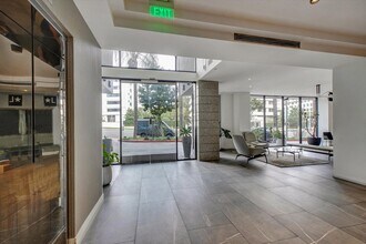 10601 Wilshire Blvd, Unit 519 in Los Angeles, CA - Foto de edificio - Building Photo