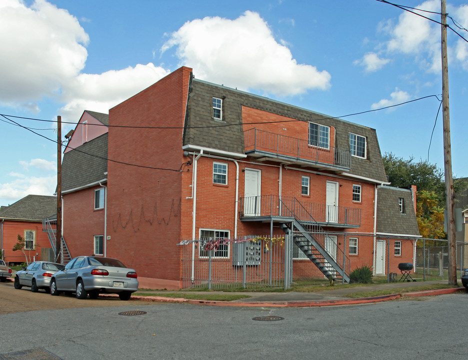 701 Lesseps St in New Orleans, LA - Building Photo