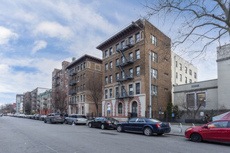 Library Hall in Brooklyn, NY - Foto de edificio - Primary Photo