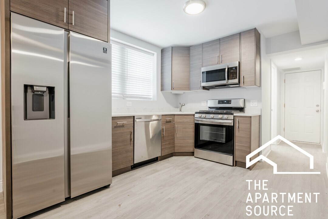 2647 N Sacramento Ave in Chicago, IL - Building Photo