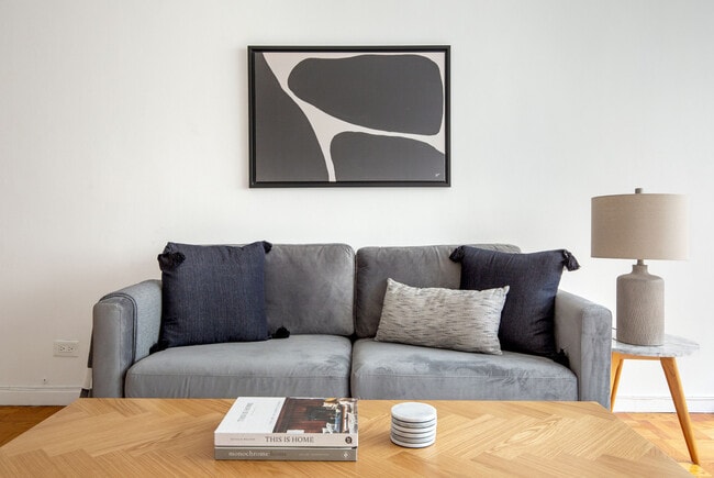 420 E 80th St in New York, NY - Foto de edificio - Building Photo