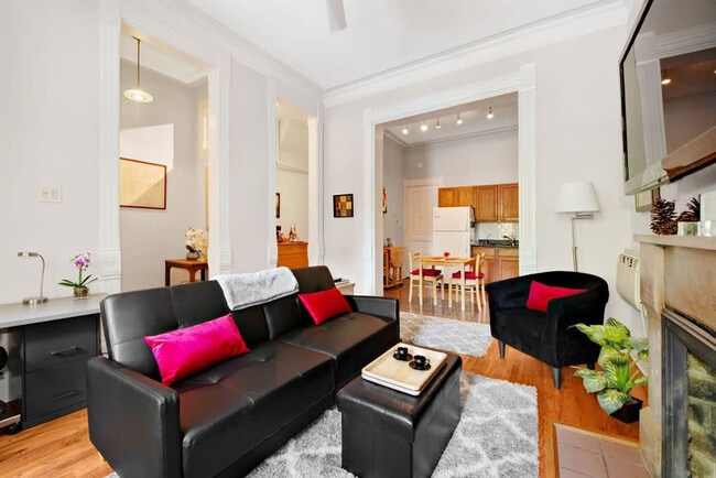 219 W Eugenie St in Chicago, IL - Building Photo - Building Photo