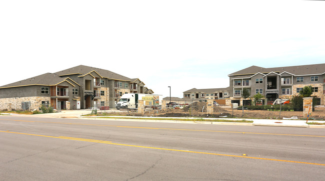 Biltmore at the Park - Phase II in Pflugerville, TX - Building Photo - Building Photo