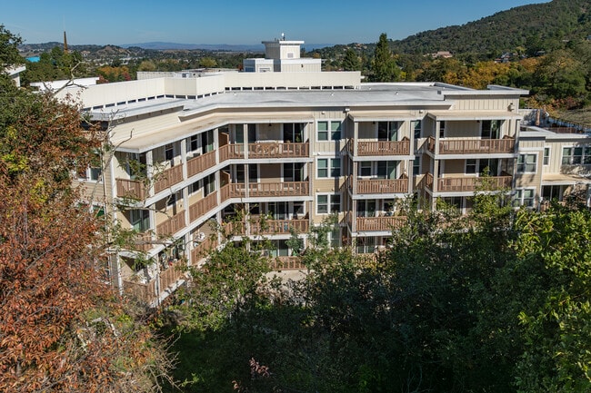 33 North Apartments in San Rafael, CA - Foto de edificio - Building Photo