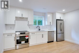 354 Bouffard Rd in Windsor, ON - Building Photo - Building Photo