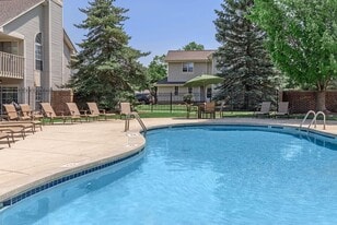 Woodlands Of Brookfield in Brookfield, WI - Building Photo