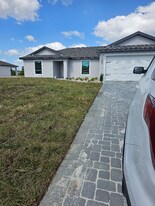 839 Yellowbird Dr in Ft. Myers, FL - Building Photo